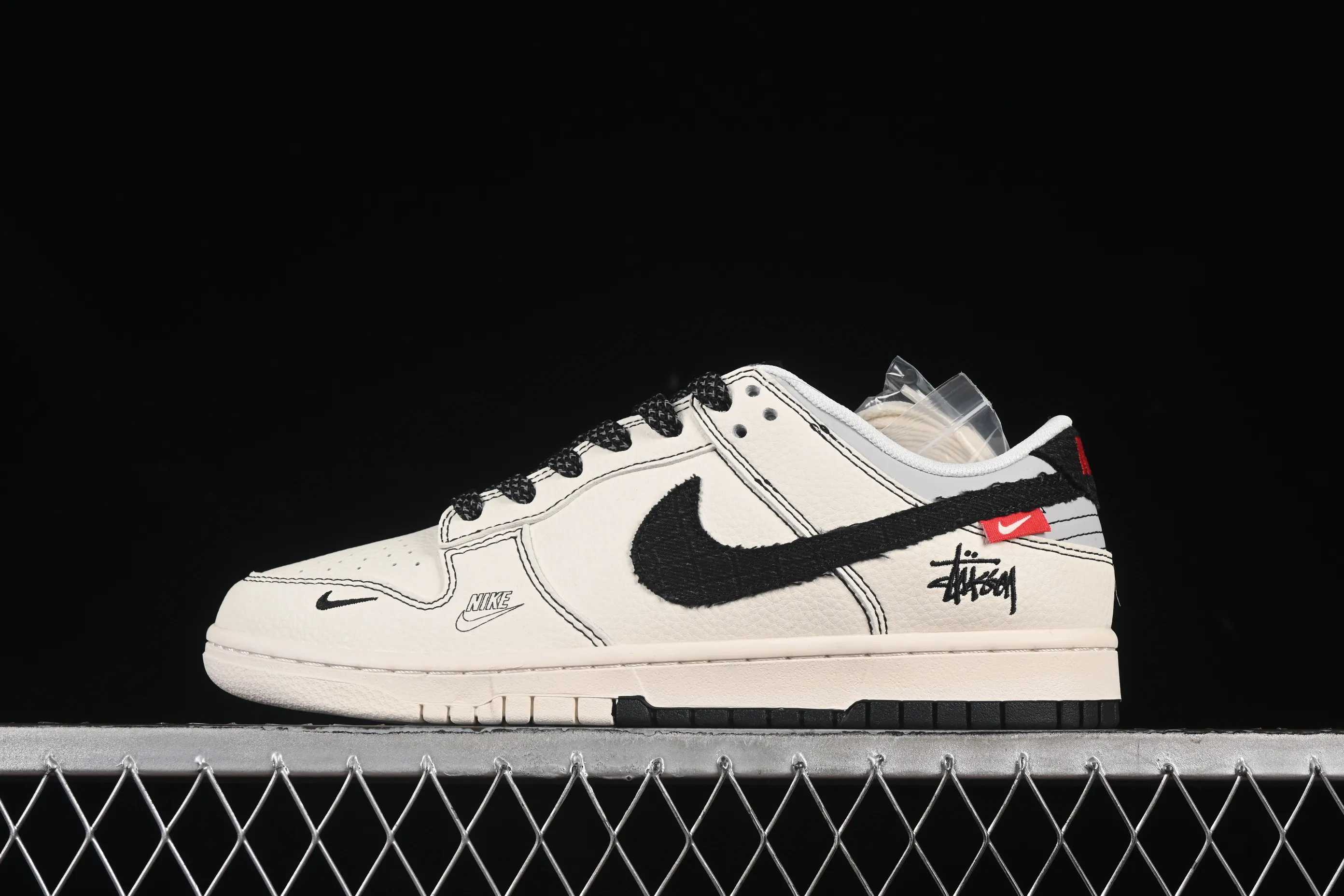 All categories Nk SB Dunk Series Nk SB Dunk Low High-end customized low-top sneakers Nike SB Dunk Low Stusi co-branded double black cloth hook Anniversary high-end customized low-top casual sneakers ZH2598-266